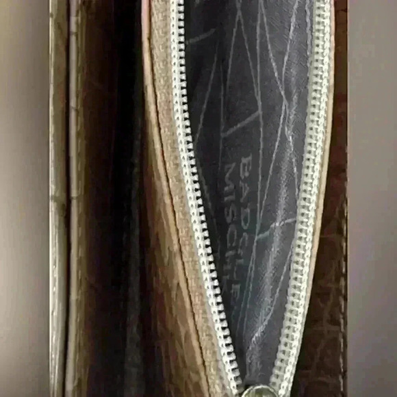 Badgley Mischka Wallet Purse Wristlet - Picture 6 of 10